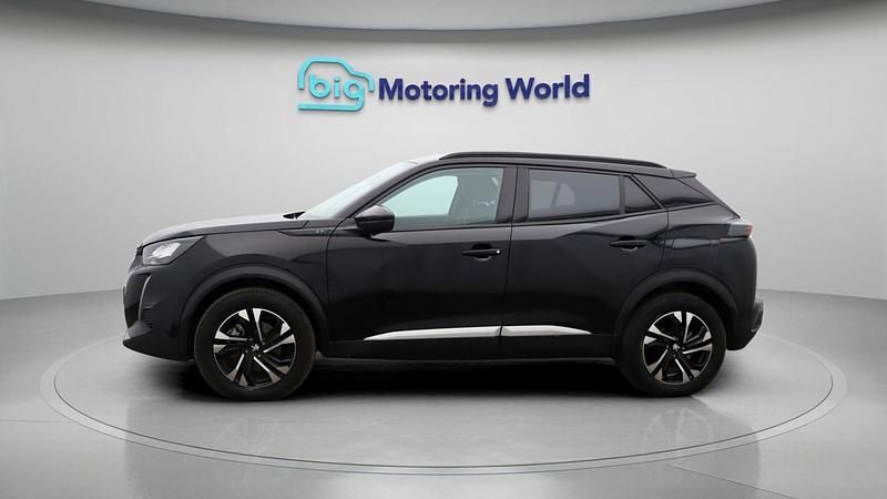 Begagnad Peugeot e-2008 Allure+ 98 kW (134 HK) 2022 Svart SUV