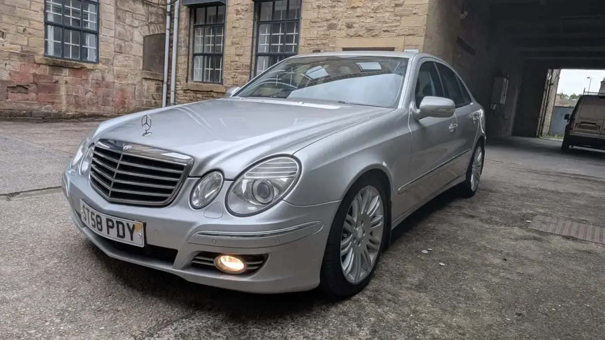 Usado Mercedes E280 2008 Plateado Berlina