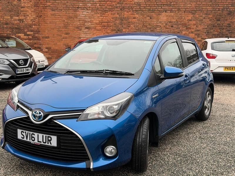 Used Toyota Yaris Hybrid 2016 Blue Hatchback