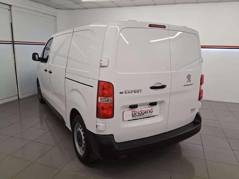 Used Peugeot e-Expert 100 kW (136 HP) 2022 White Van
