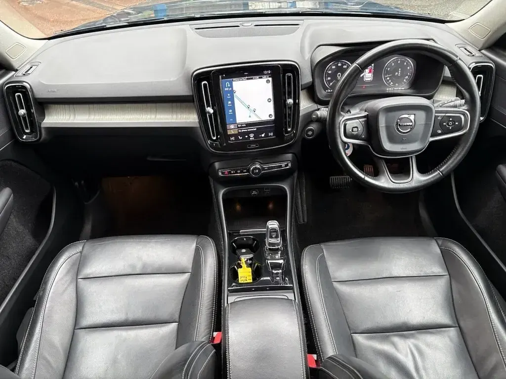 Used Volvo XC40 Inscription 190 HP (139 kW) 2019 Blue SUV