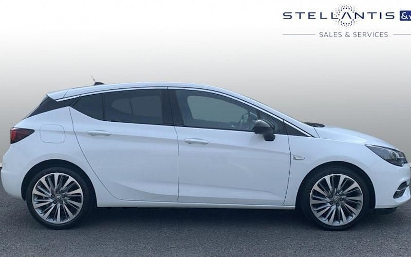 Second-hand Vauxhall Astra Edition 145 CP (106 kW) 2021 Alb Hatchback
