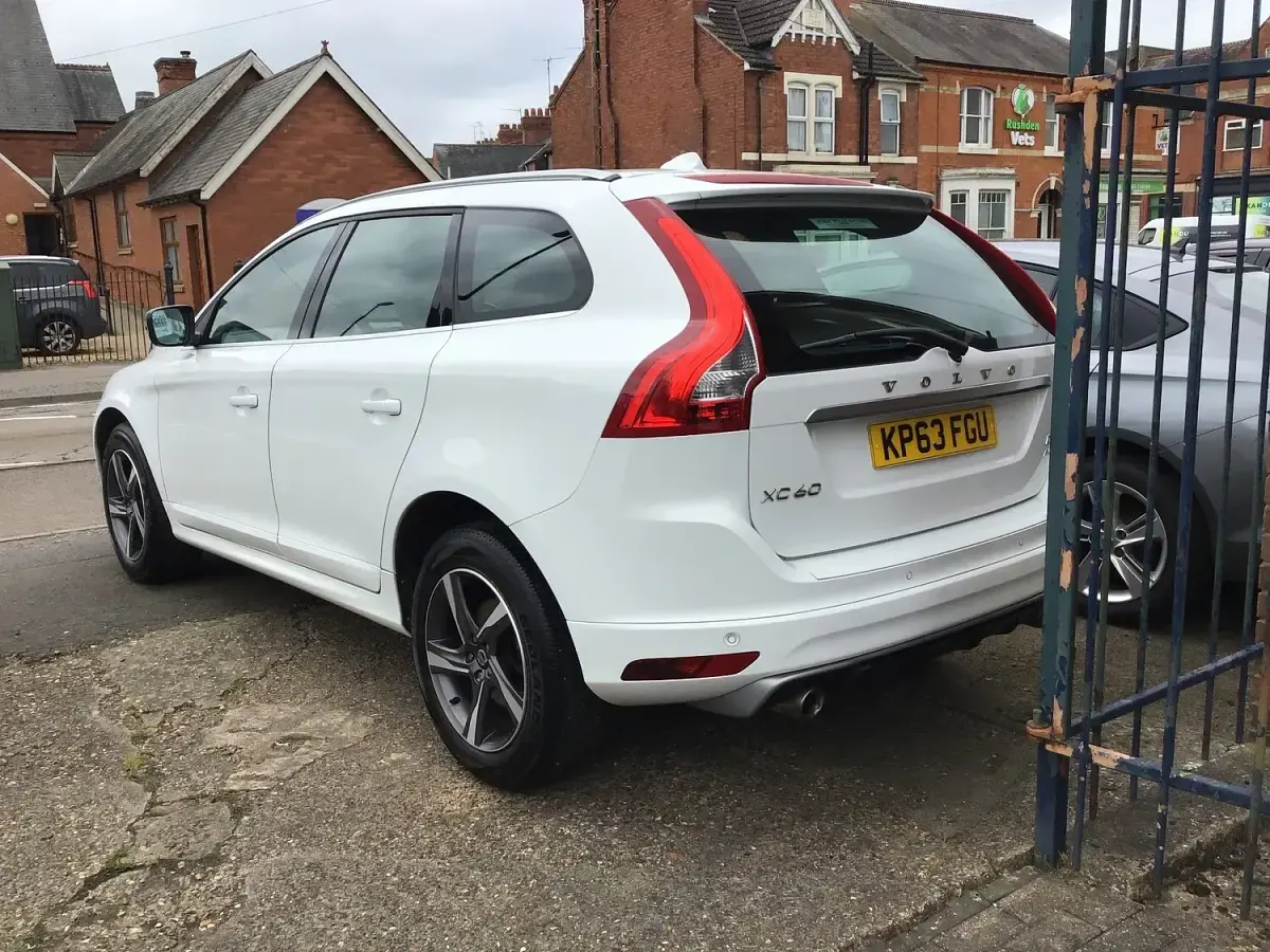 Used Volvo XC60 R-Design 215 HP (158 kW) 2013 White SUV