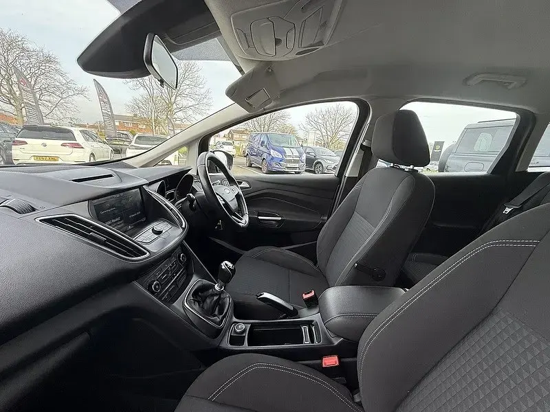 Usado Ford C-MAX Zetec 120 HP (88 kW) 2016 Prateado Monovolume