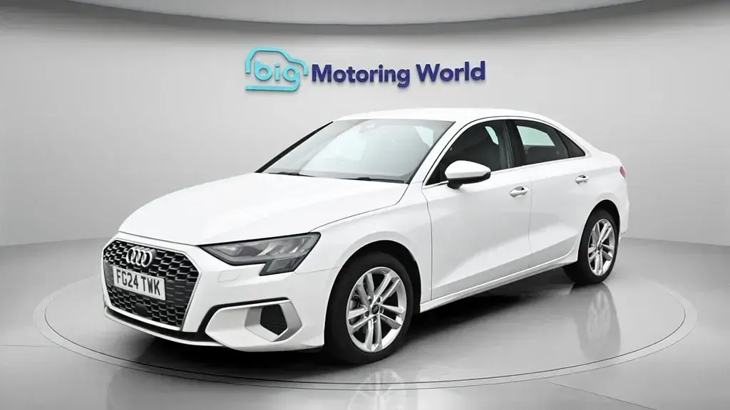 Używany Audi A3 Sport 110 KM (80 kW) 2024 Biały Sedan/Limuzyna