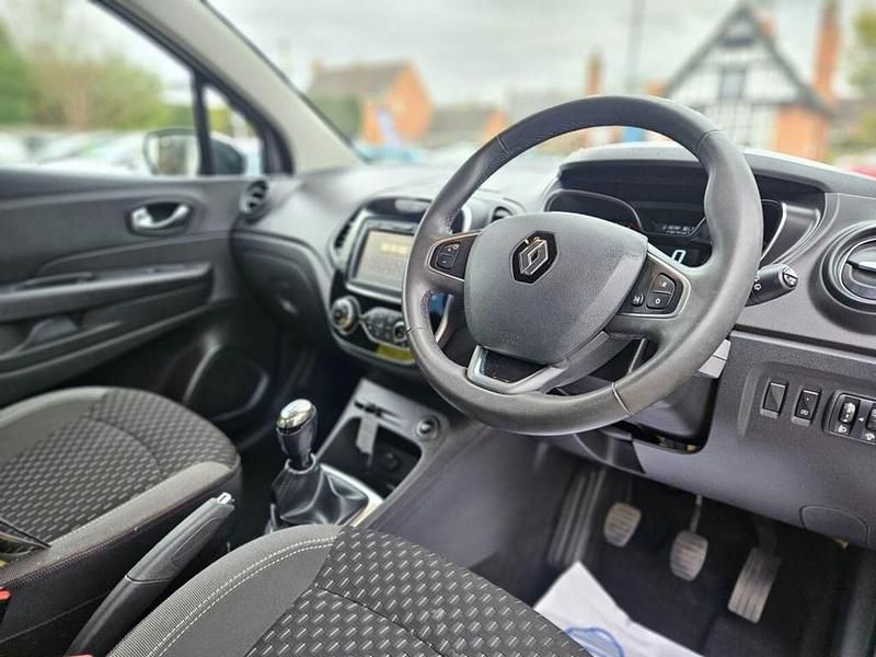 Used Renault Captur Dynamique 90 HP (66 kW) 2018 Grey SUV