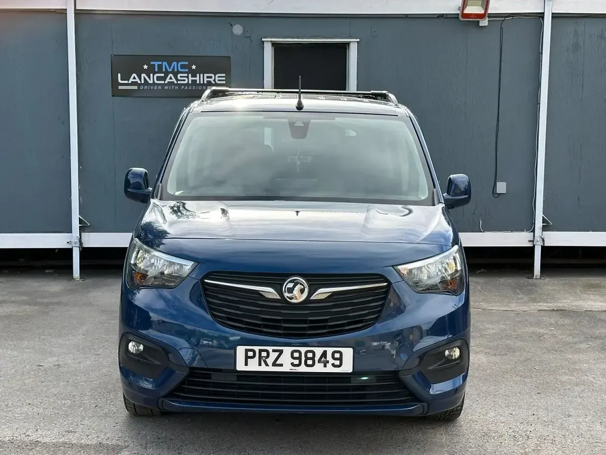 Used Vauxhall Combo S 100 HP (73 kW) 2019 Blue MPV