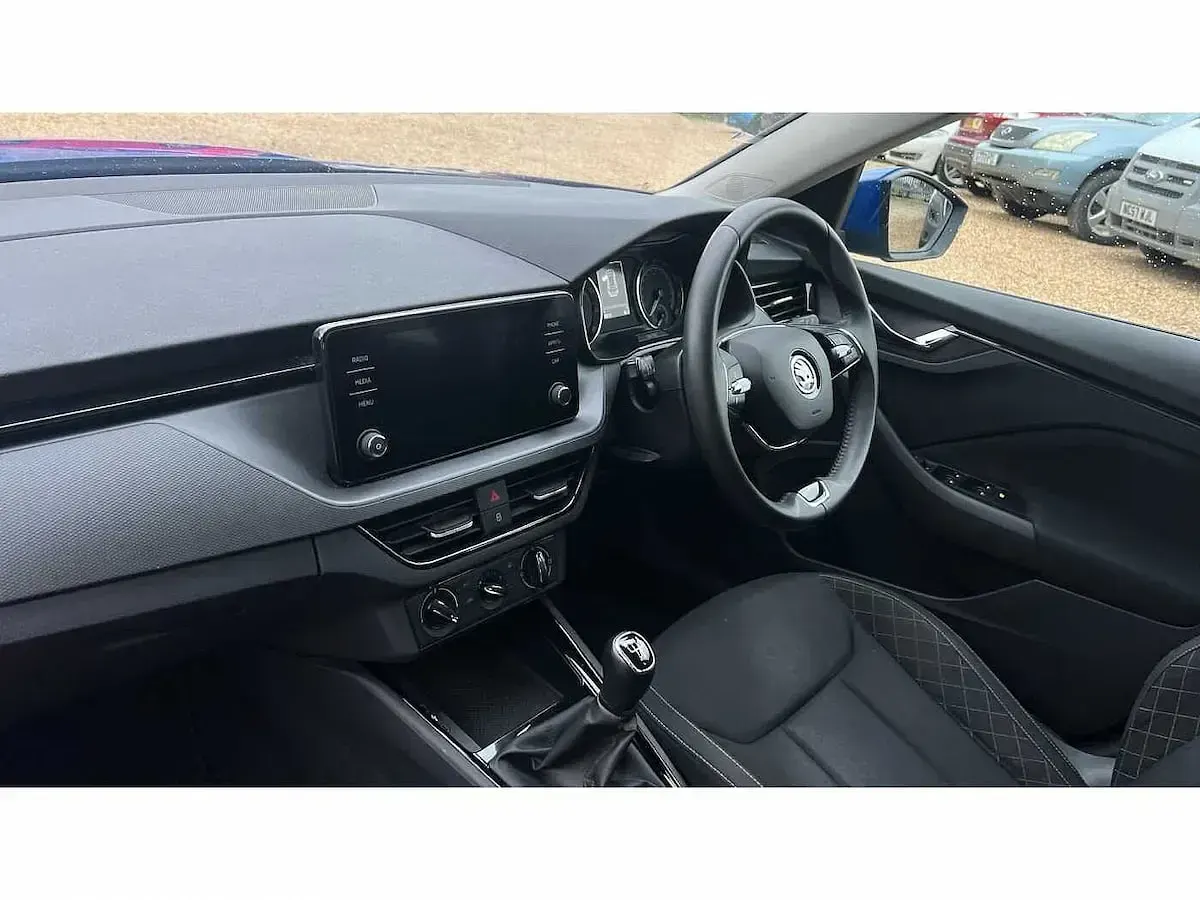 Used Skoda Kamiq SE 95 HP (69 kW) 2023 Energy blue SUV