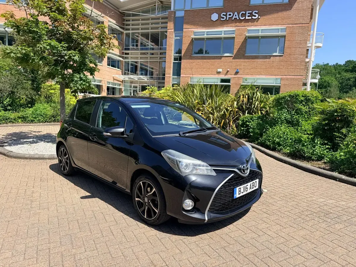 Used Toyota Yaris Design 99 HP (72 kW) 2016 Black Hatchback
