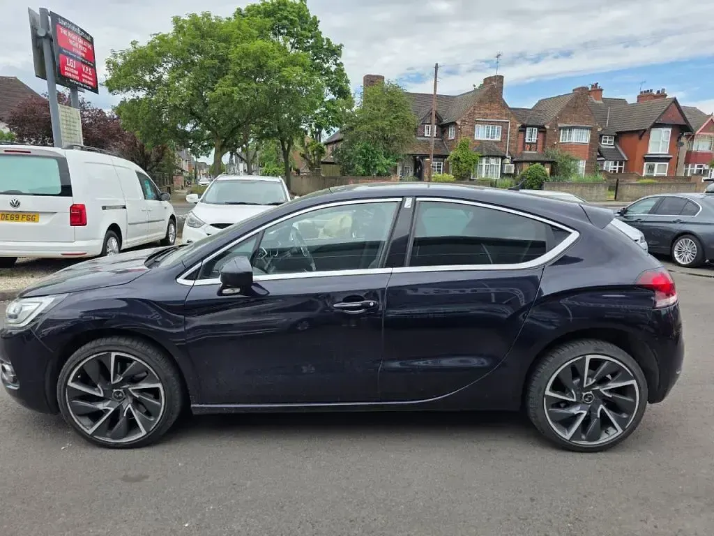 Used DS Automobiles DS4 Prestige 150 HP (110 kW) 2015 Blue Hatchback