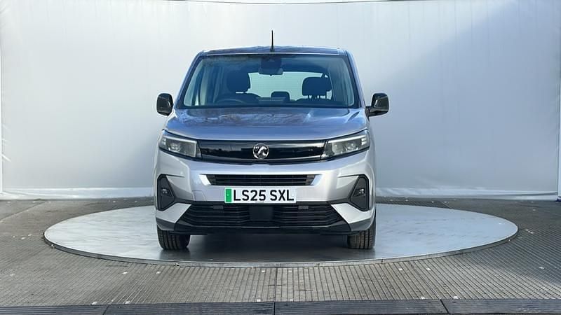 Used Vauxhall Combo Design Edition 100 kW (136 HP) 2025 Grey MPV