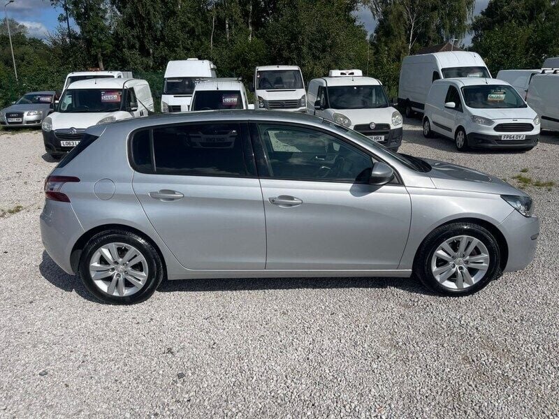 Used Peugeot 308 Active 115 HP (84 kW) 2014 Silver Hatchback
