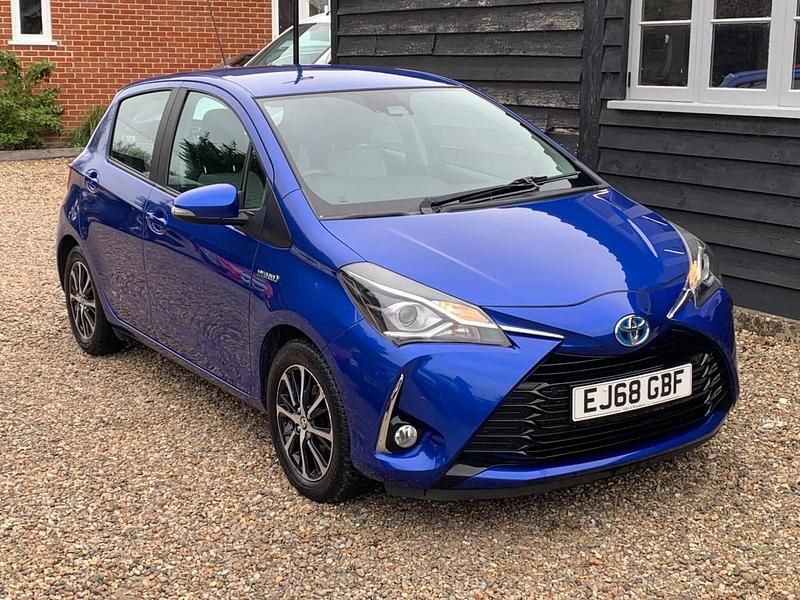 Blue Used 2018 Toyota Yaris Hybrid Hatchback | £10,250 (Fair price) - Image 1/4