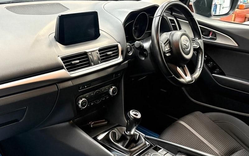 Używany Mazda 3 Inclusive 121 KM (88 kW) 2018 Niebieski Hatchback