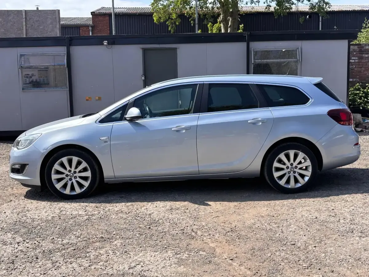 Second-hand Vauxhall Astra Elite 2014 Argintiu Break
