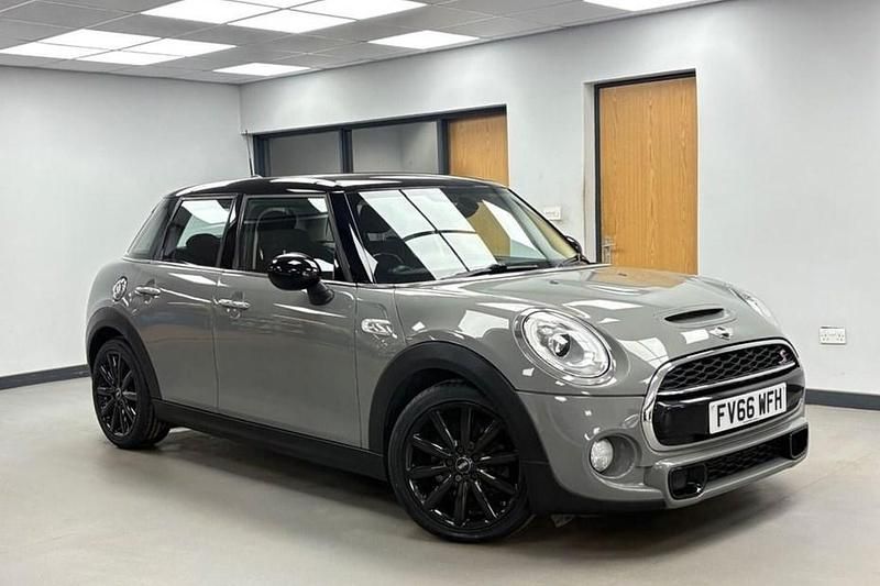 Begagnad Mini Cooper S 170 HK (125 kW) 2017 Halvkombi