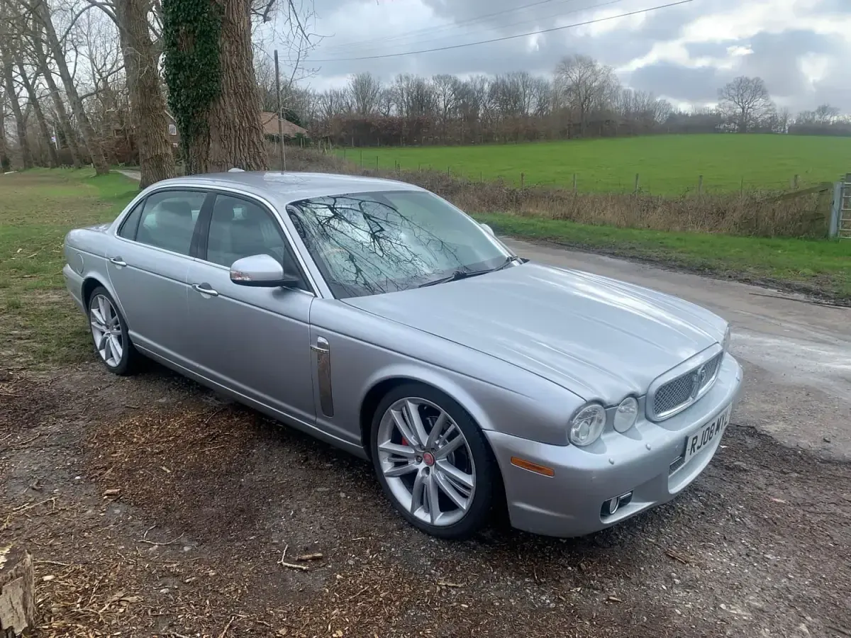 Usado Jaguar XJ Sovereign 204 HP (150 kW) 2008 Prateado Sedan