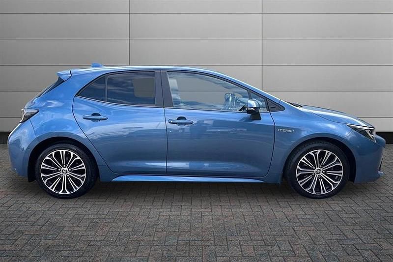 Used Toyota Corolla Design 184 HP (135 kW) 2020 Denim blue Hatchback