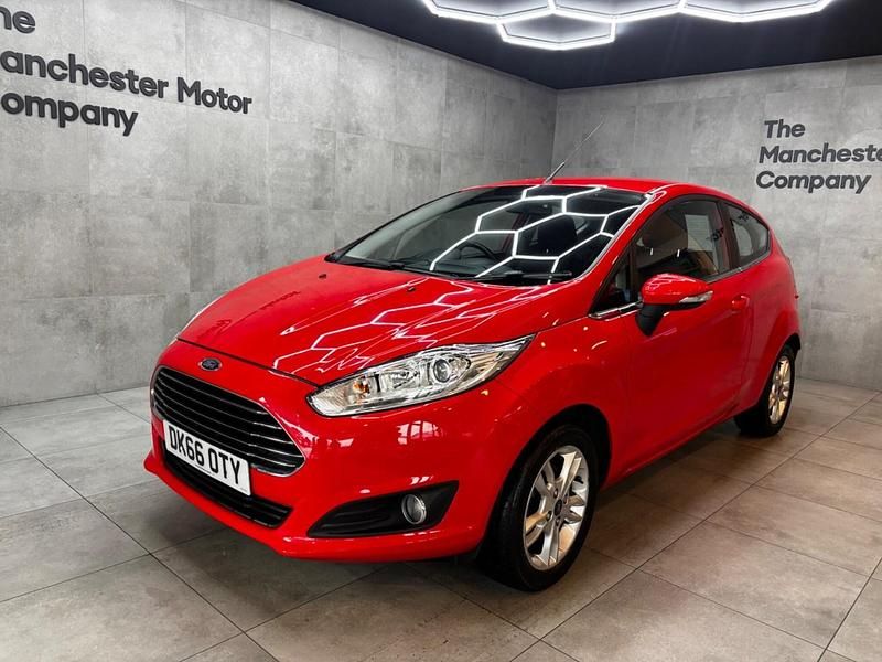Used Ford Fiesta Zetec 82 HP (60 kW) 2016 Red Hatchback