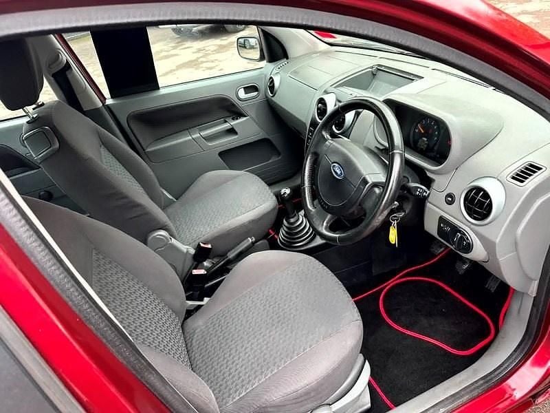 Used Ford Fusion 2003 Red Hatchback