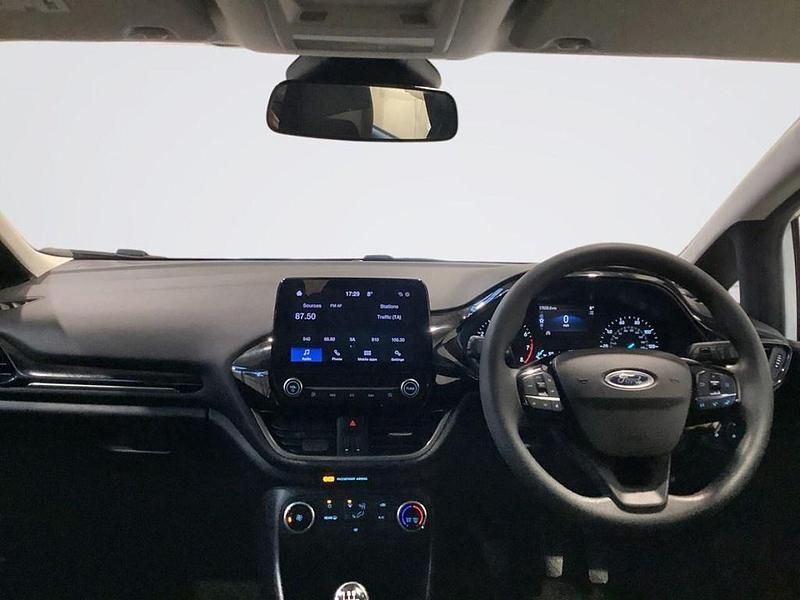 Używany Ford Fiesta Trend 100 KM (73 kW) 2022 Biały Hatchback