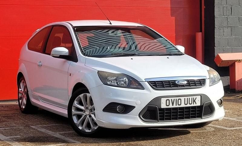 White Used 2010 Ford Focus Zetec Hatchback | £1,499 (Good price) - Image 1/4