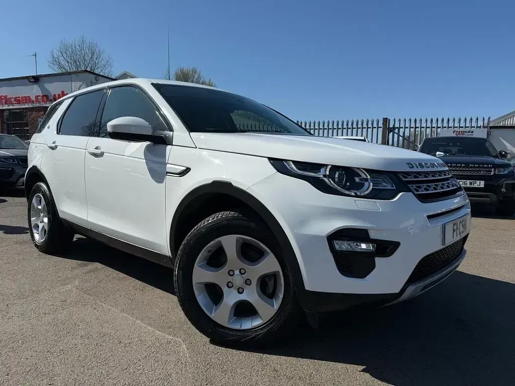 Used Land Rover Discovery 4 HSE 150 HP (110 kW) 2015 White SUV