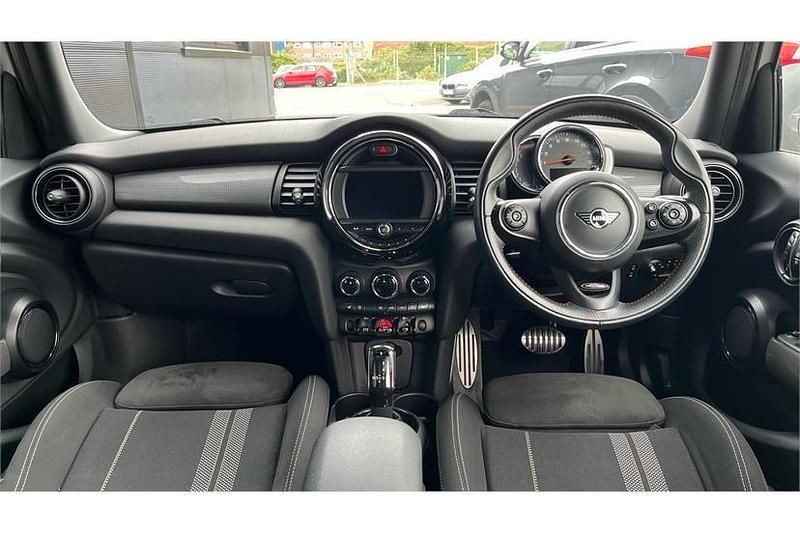 Begagnad Mini Cooper Comfort 136 HK (100 kW) 2019 Vit Halvkombi