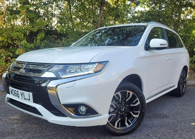 White Used 2017 Mitsubishi Outlander P-HEV Estate | £10,527 (Super price) - Image 1/4