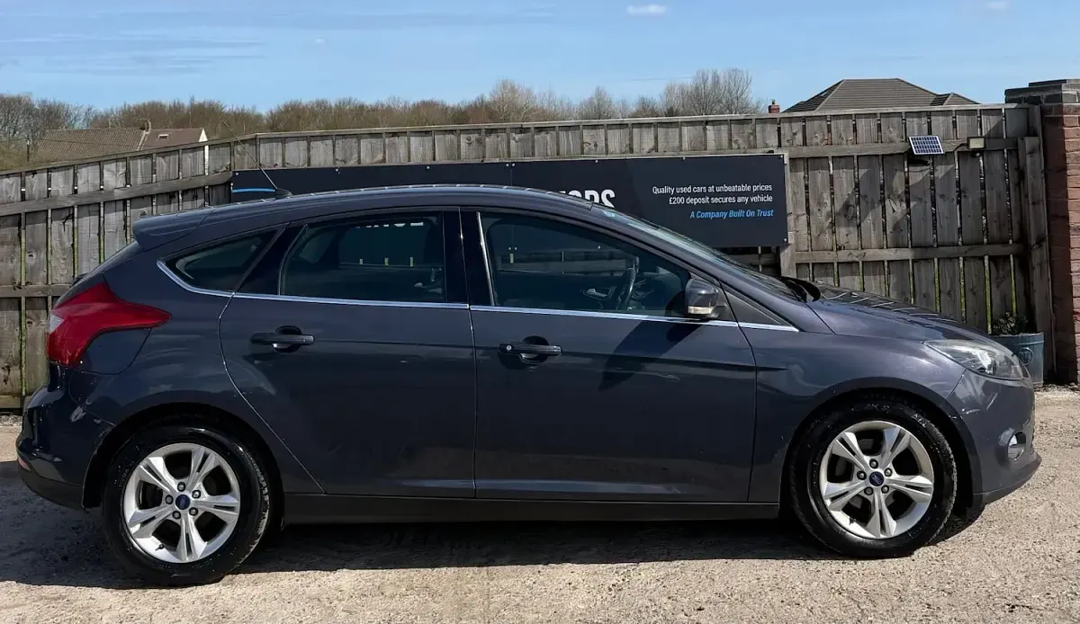 Used Ford Focus Zetec 115 HP (84 kW) 2013 Grey Hatchback