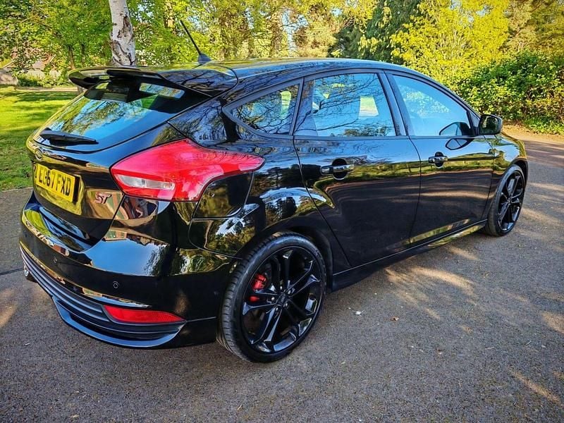 Używany Ford Focus ST 250 KM (183 kW) 2017 Czarny Hatchback