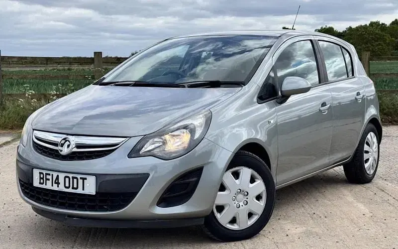 Used Vauxhall Corsa Design Edition 101 HP (74 kW) 2014 Silver Hatchback