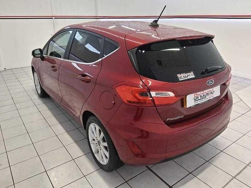 Used Ford Fiesta Titanium 100 HP (73 kW) 2018 Red Hatchback