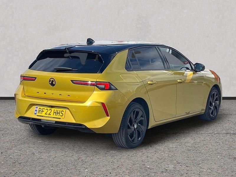 Second-hand Vauxhall Astra GS Line 130 CP (95 kW) 2022 Galben Hatchback