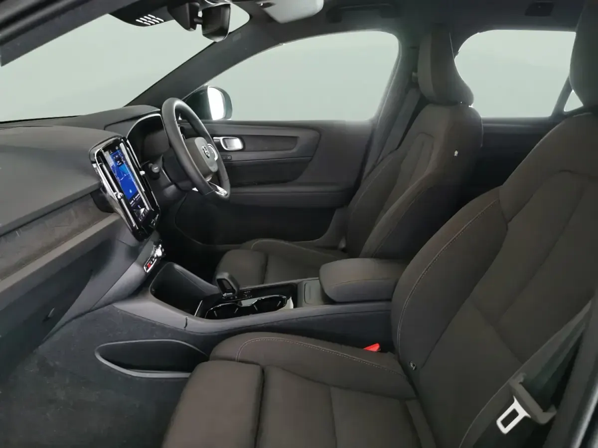 Usado Volvo XC40 Plus 169 kW (231 HP) 2023 Preto SUV