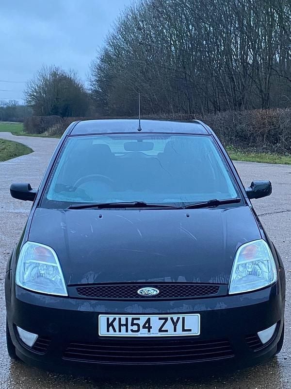 Used Ford Fiesta Zetec 79 HP (58 kW) 2005 Black Hatchback