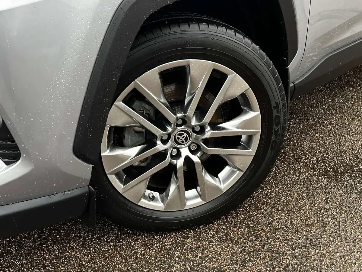 Used Toyota RAV4 Hybrid 218 HP (160 kW) 2021 Silver SUV