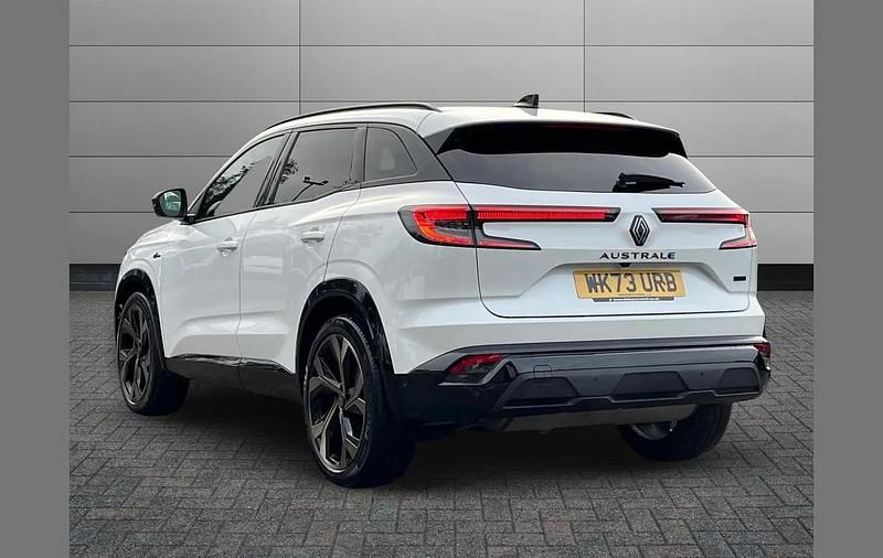 Used Renault Austral Iconic Esprit Alpine 196 HP (144 kW) 2023 White SUV