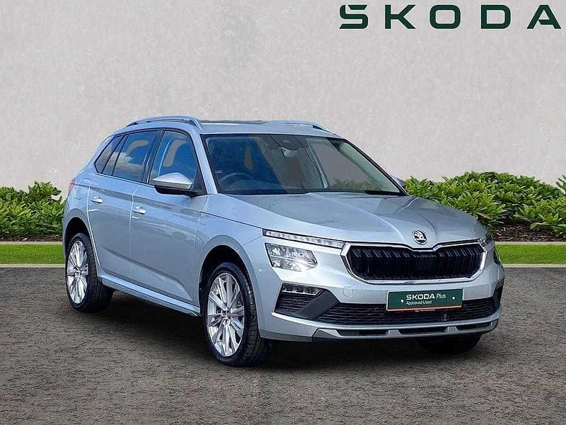 Brilliant silver metallic New 2025 Skoda Kamiq Design Edition SUV | £23,190 - Image 1/4
