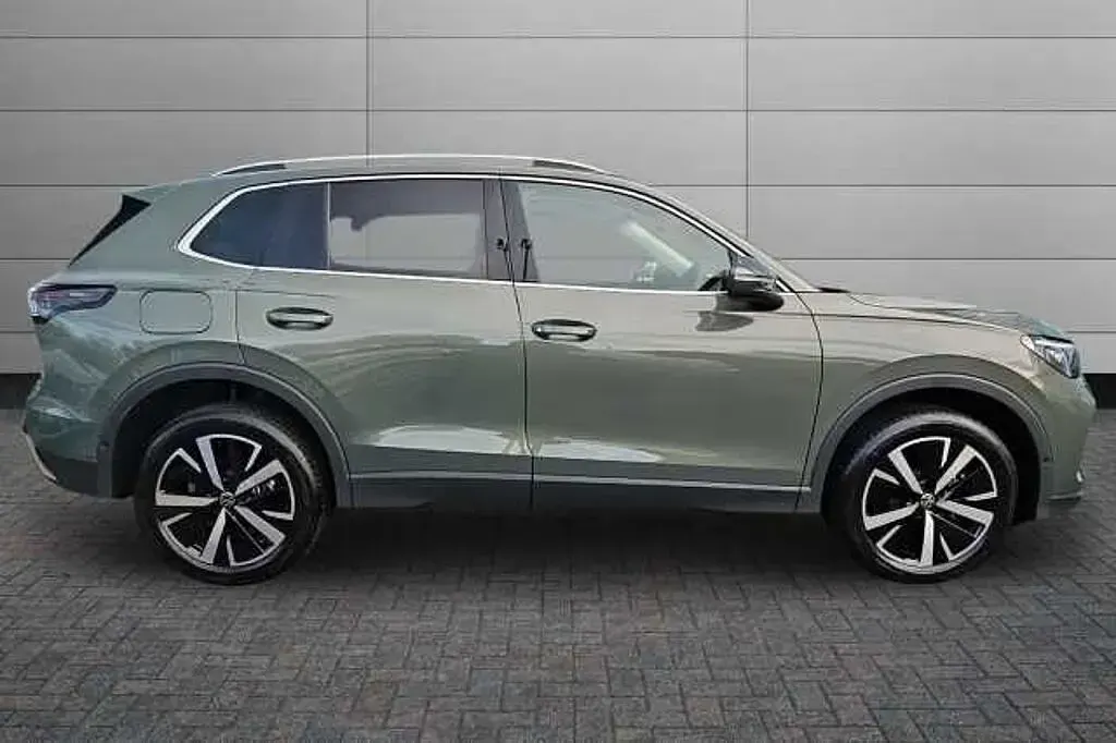 Used VW Tiguan Elegance 204 HP (150 kW) 2026 Cipressino green SUV
