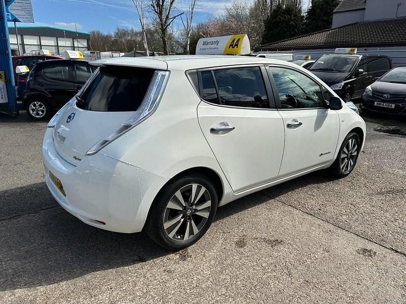 Used Nissan Leaf Tekna 80 kW (109 HP) 2017 White Hatchback