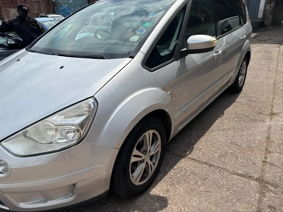 Used Ford S-MAX Zetec 2009 Silver MPV