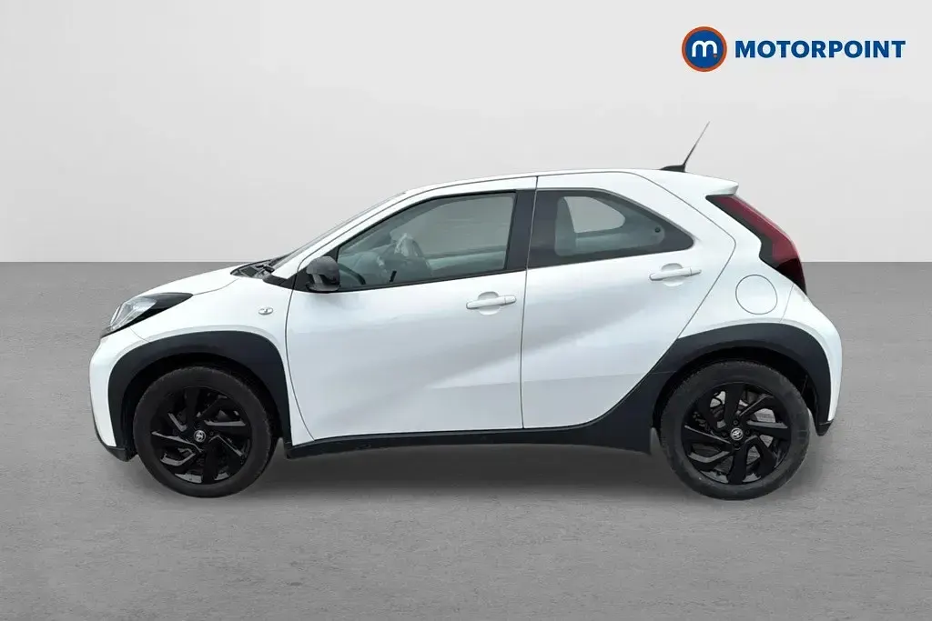 Usado Toyota Aygo X PURE 2023 Branco SUV
