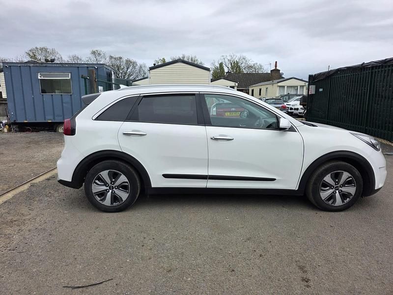 Used Kia Niro 139 HP (102 kW) 2018 White SUV