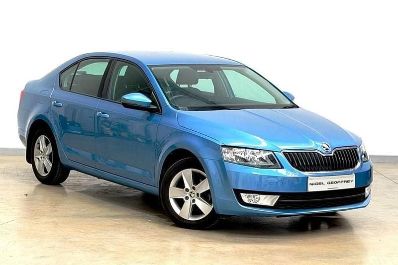 Used Skoda Octavia SE 110 HP (80 kW) 2016 Blue Estate