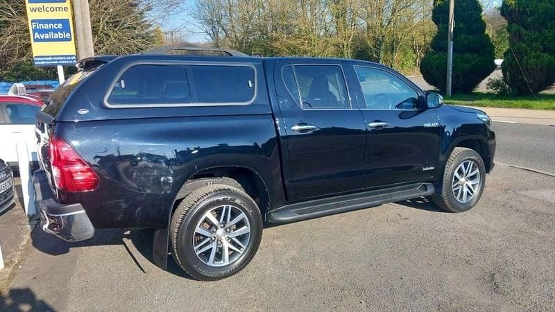 Used Toyota HiLux 150 HP (110 kW) 2019 Black Pickup