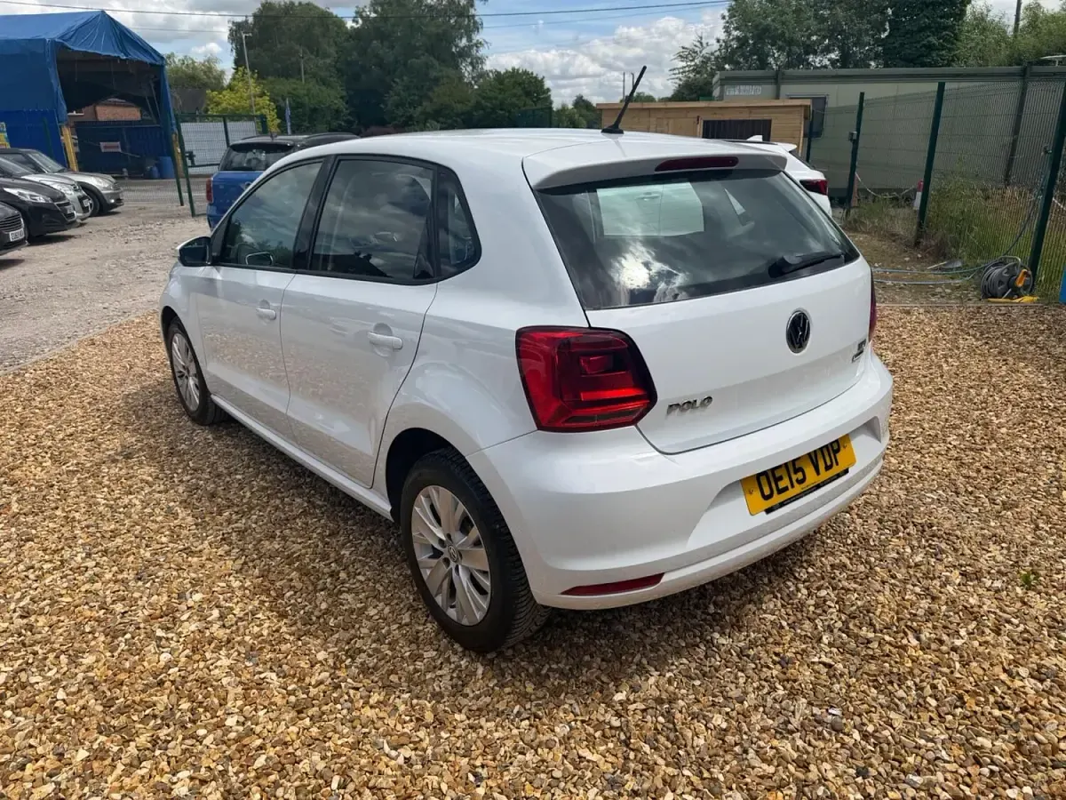 Used VW Polo SE 90 HP (66 kW) 2015 White Hatchback
