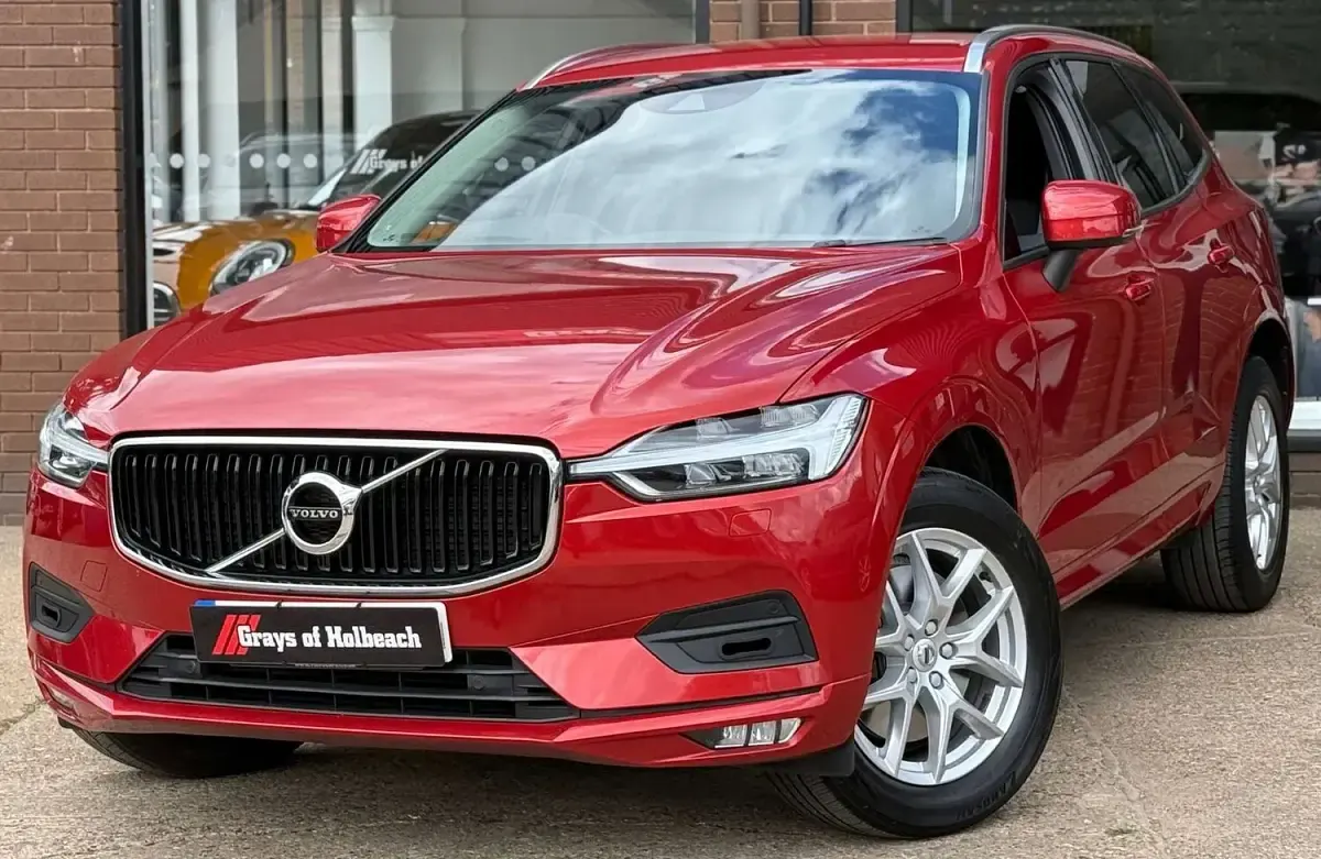 Used Volvo XC60 Momentum 190 HP (139 kW) 2018 Red SUV