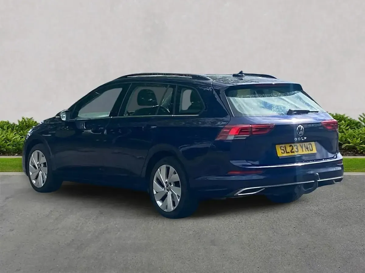 Used VW Golf VIII Style 150 HP (110 kW) 2023 Blue Estate