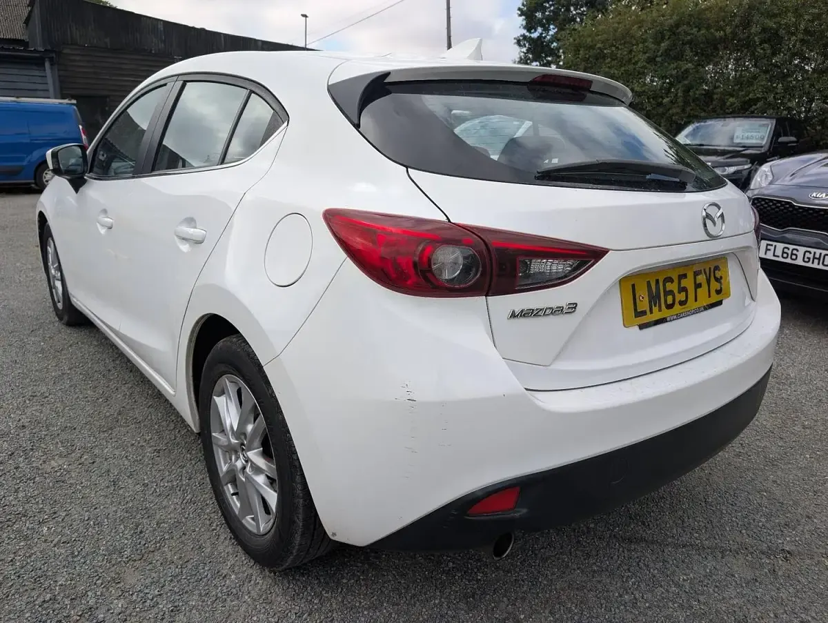 Used Mazda 3 165 HP (121 kW) 2015 White Hatchback